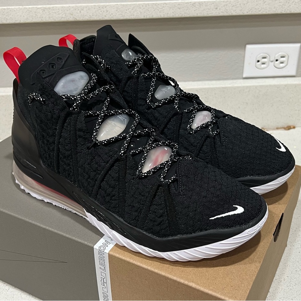 Nike LeBron 18